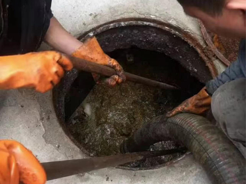 鼓楼清理化粪池时如何避免沼气的危害?